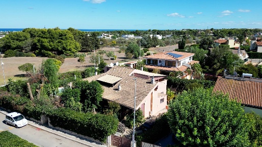 Foto Villa singola in Parco Evoli, Noicattaro di 550 m² con 10 locali