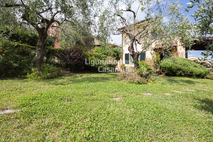 Foto Villa singola in Strada Colla dei Rossi, Diano Marina di 104 m²