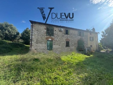 Foto Rustico in Via Del Castagno, Pietrasanta di 480 m² con 12 locali