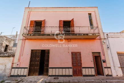 Foto Casa indipendente in Via Regina Elena, San Donaci di 280 m² in vendita