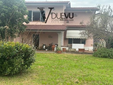 Foto Agriturismo in Via della Carraia, Camaiore Capezzano Pianore di 200 m²