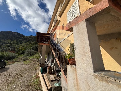 Foto Villa bifamiliare in Contrada Sant'Antonio, Fiumedinisi di 400 m²