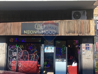 Foto Negozio in Via Sandro Sandri, Roma Casal Bruciato di 85 m² in vendita