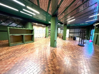 Foto Locale commerciale in Via Genova, Albenga Centro di 165 m² in affitto