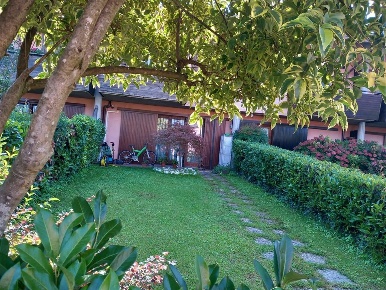 Foto Villa a schiera in Via Mezzocolle, Desenzano del Garda di 160 m²