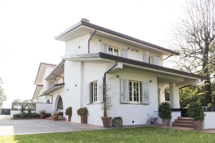 Foto Villa bifamiliare a Forte dei Marmi di 150 m² con 7 locali in affitto