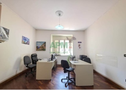 Foto Ufficio in via misasi 42, Cosenza Centro di 125 m² con 5 locali