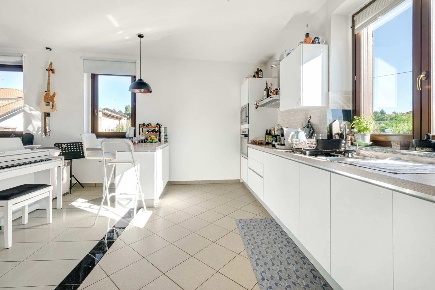 Foto Appartamento in Via Cristoforo Colombo 9, Fenegrò di 65 m² in vendita