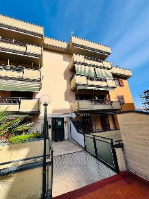 Foto Appartamento in Via Cimitero 24, Pagani di 150 m² con 4 locali