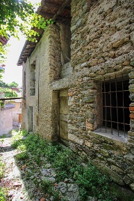 Foto Rustico in Via vignola snc, Carlazzo Centro di 64 m² con 2 locali