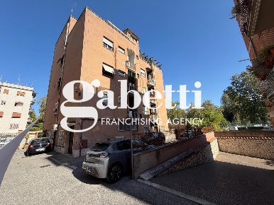 Foto Appartamento in DELLE ROSE, Roma Centocelle di 86 m² con 3 locali