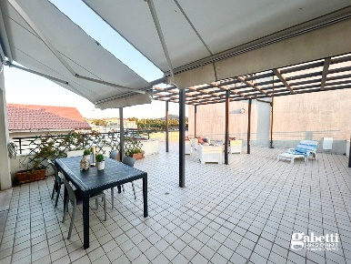 Foto Appartamento in Via Romagna 52, Gabicce Mare Centro di 128 m²