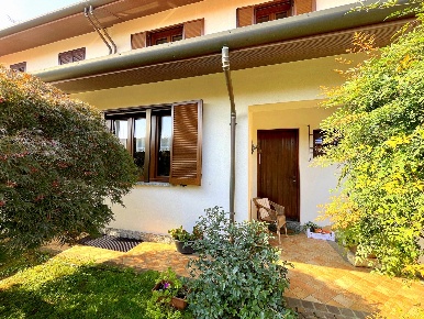 Foto Villa a schiera a Mesero di 160 m² con 4 locali in vendita