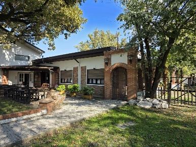 Foto Ristorante in Via Cava adda 1, Merlino di 550 m² in vendita