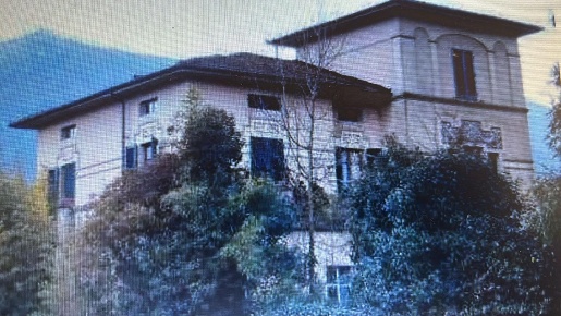 Foto Villa unifamiliare a Barga Fornaci Di Barga di 432 m² con 20 locali