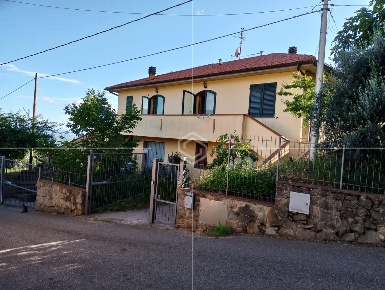 Foto Appartamento a Lamporecchio San Baronto di 140 m² con 6 locali