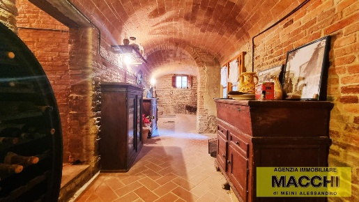 Foto Casa indipendente a Terricciola di 430 m² con 12 locali in vendita