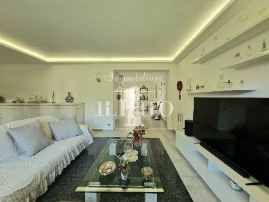 Foto Casa indipendente a Campi Bisenzio Centro di 430 m² con 8 locali