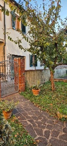 Foto Casa indipendente a Pontedera Latignano di 120 m² con 6 locali