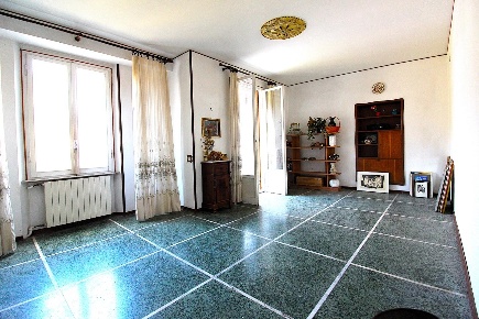 Foto Appartamento a Massa Centro di 120 m² con 5 locali in vendita