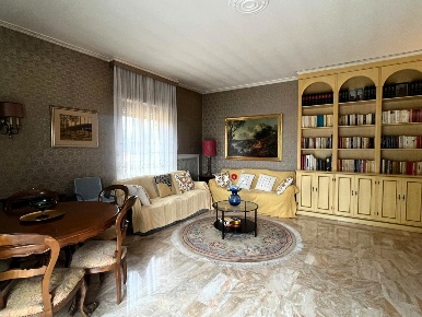 Foto Attico a Ostra Centro di 168 m² con 7 locali in vendita