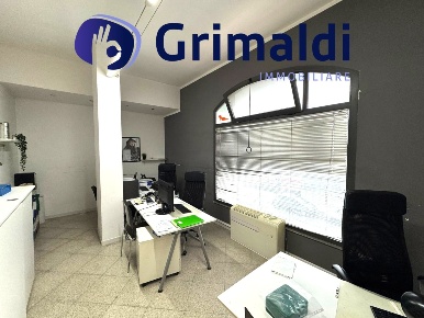 Foto Ufficio a Napoli di 80 m² con 2 locali in affitto