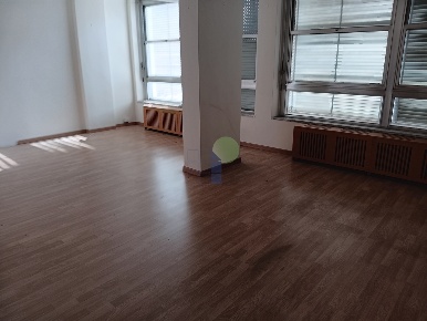 Foto Ufficio in Piazza Cavour 21, Livorno di 215 m² con 10 locali