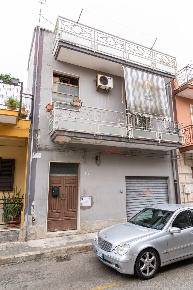 Foto Case semi ndipendenti a Priolo Gargallo di 96 m² con 3 locali