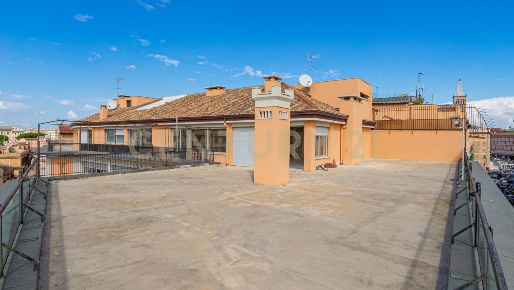 Foto Attico in Via dell'Olmata 30, Roma Colle Oppio di 200 m² con 8 locali