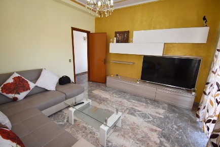 Foto Appartamento in Via Faldi, Chiampo Centro di 130 m² con 6 locali