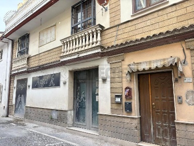 Foto Locale commerciale in Via Giulio Foglia, Marcianise di 60 m²