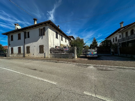 casa indipendente in vendita a Chiopris-Viscone