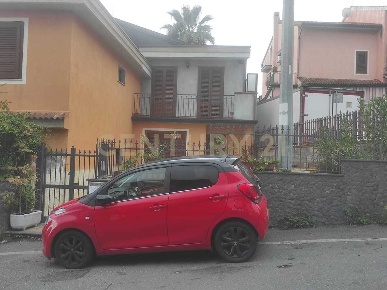 Foto Casa indipendente in Via Cassone 39 D, Catania Centro di 190 m²