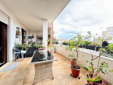 Foto Appartamento in via Guglielmo Marconi, Trepuzzi di 185 m² con 6 locali