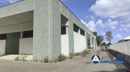 Foto Capannone industriale Sabaudia di 905 m² con 2 locali in vendita