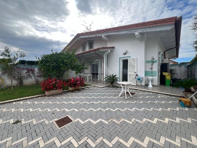 Foto Villa a schiera in Via Oglio, Ardea di 70 m² con 4 locali in vendita