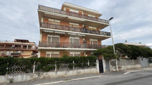 Foto Appartamento in Via Rumenia, Pomezia di 90 m² con 3 locali in vendita