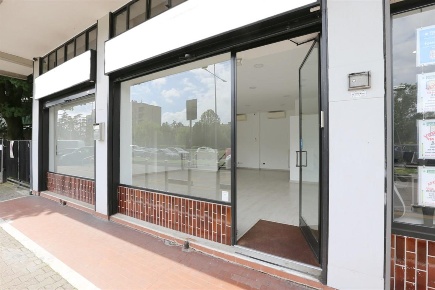 Foto Attività commerciale in Via Gramsci, San Donato Milanese Centro