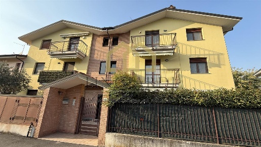 Foto Appartamento in Via Dei Glicini, Montanaso Lombardo di 85 m²