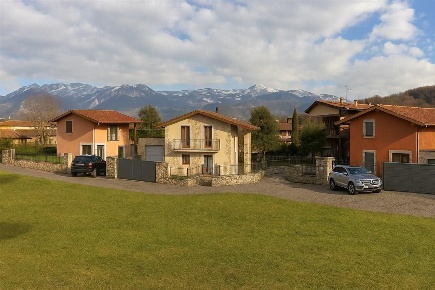 Foto Villa unifamiliare a Valgreghentino di 140 m² con 4 locali in vendita