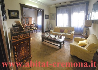 Foto Appartamento in corso campi, Cremona Centro di 208 m² con 4 locali