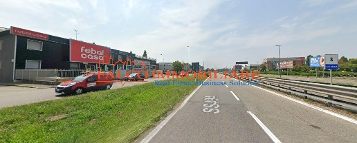 Foto Locale commerciale in Nuova Vigevanese, Corsico di 1050 m² in vendita