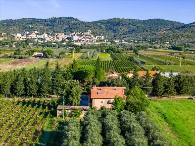 Foto Appartamento a Suvereto di 210 m² con 8 locali in vendita