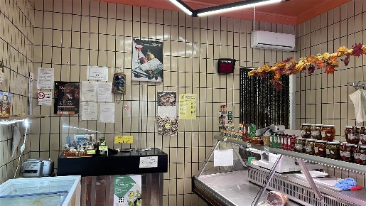 Foto Negozio in Via IV Novembre  7, Venaria Reale di 46 m² con 2 locali