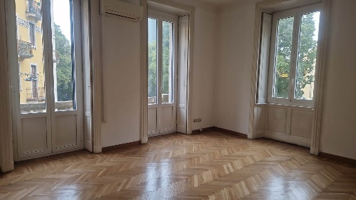 Foto Appartamento in Via Spartaco, Milano Montenero di 173 m² con 3 locali