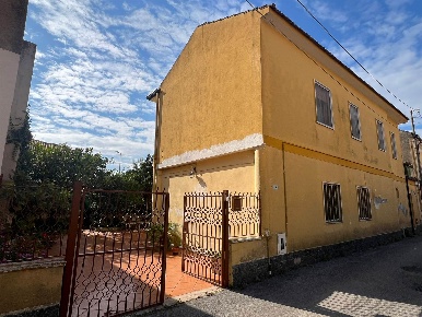 Foto Appartamento a Castel Volturno Centro di 160 m² con 4 locali