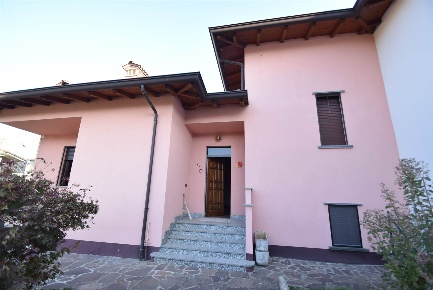 Foto Villa bifamiliare a San Giorgio Piacentino di 196 m² con 4 locali