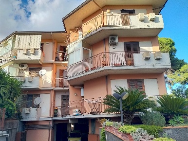 Foto Appartamento a Tremestieri Etneo Centro di 110 m² con 3 locali