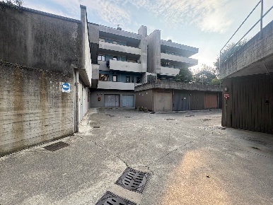 Foto Garage in Via Brianza, Vimercate Centro di 14 m² con 1 locali