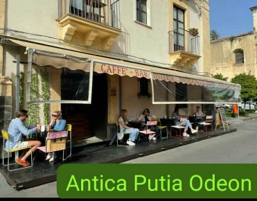 Foto Attività commerciale in via Teatro Greco 42, Catania Centro Storico